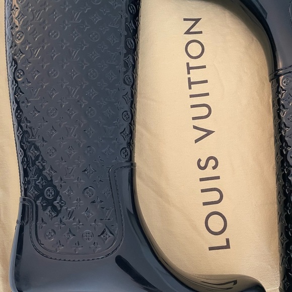 LOUIS VUITTON MONOGRAM RUBBER RAIN BOOTS - Picture 5 of 7